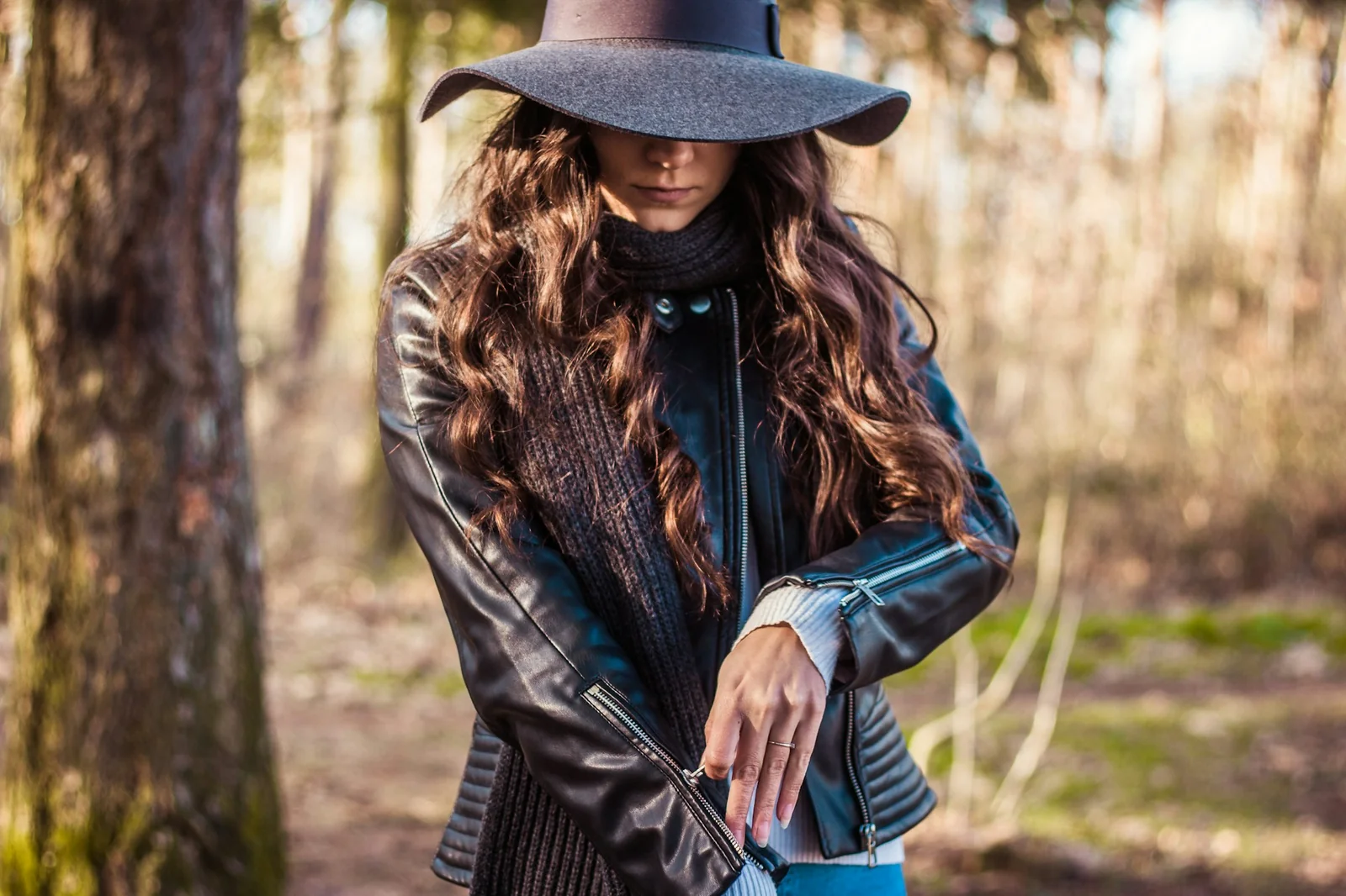 How to Spot Leather Jackets With Odor and Peeling Problems